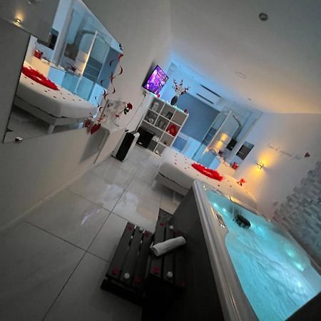 Love Room Avec Spa Privatif Le Rove Zewnętrze zdjęcie