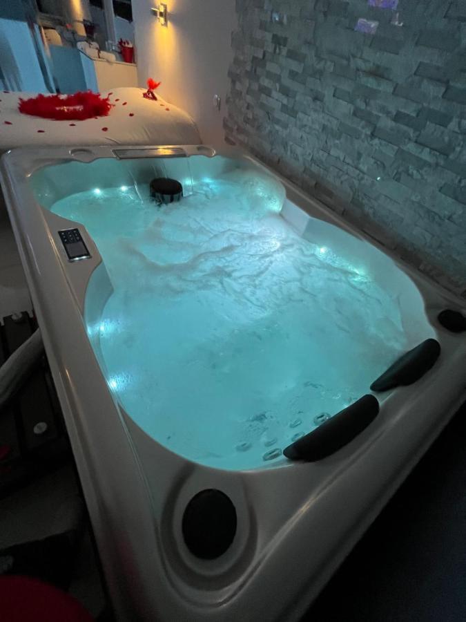 Love Room Avec Spa Privatif Le Rove Zewnętrze zdjęcie